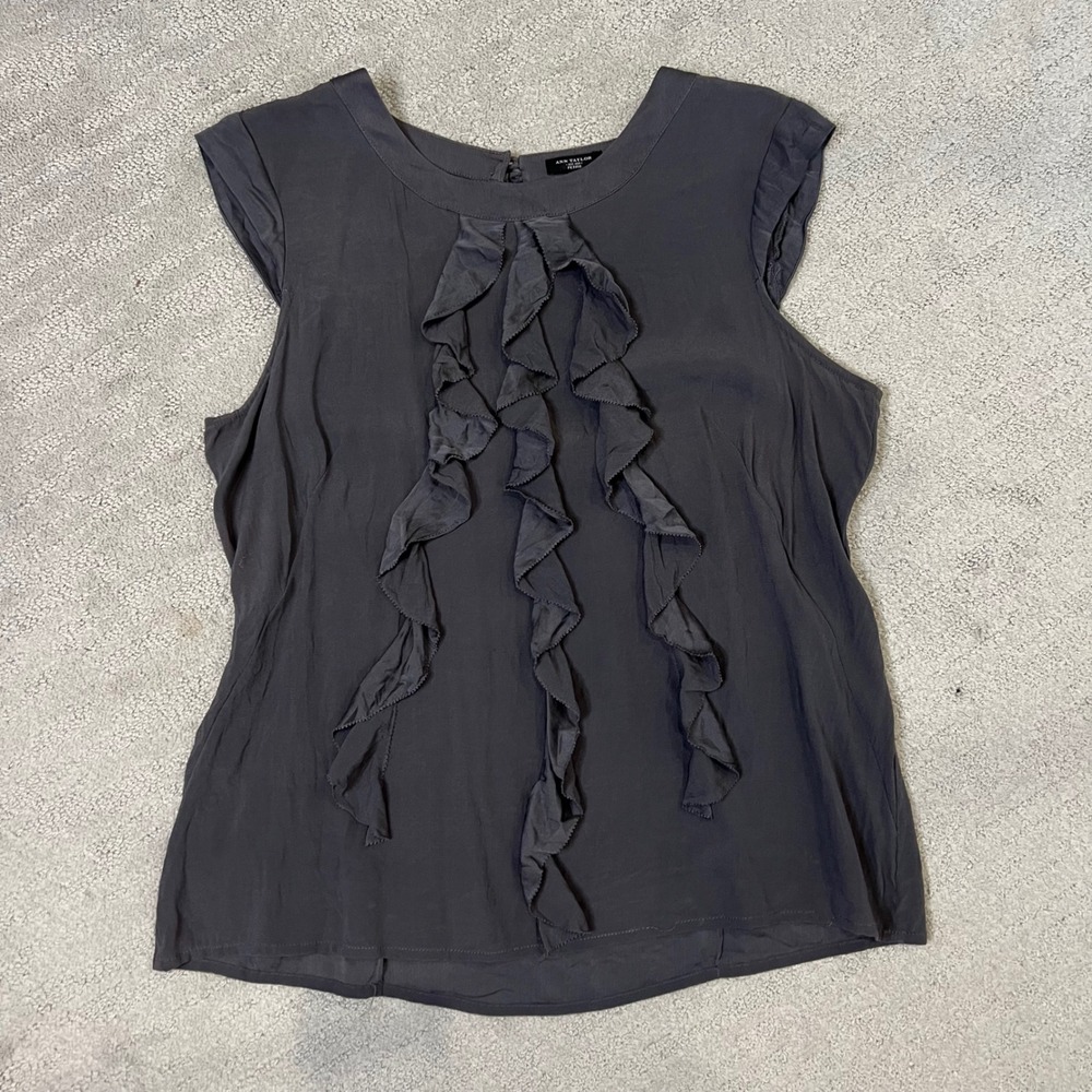 Ann Taylor Ruffle Sleeveless Blouse Gray Petite‎ Top Medium Petite